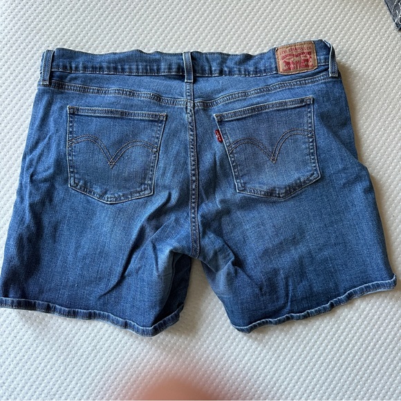 Levi Jean Shorts - Picture 2 of 4